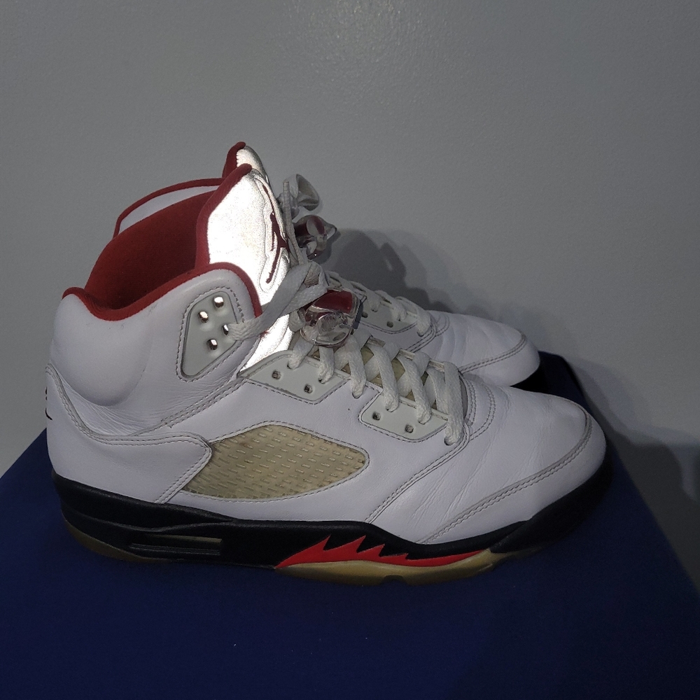 Air Jordan 5 Retro Fire Red 2020 - Picture 5 of 7